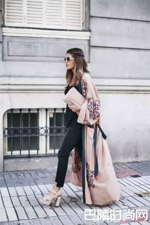 今年夏天罩衫和什么搭是黄金搭配_盛夏搭配秘诀：你不可不知的盛夏穿搭秘籍！