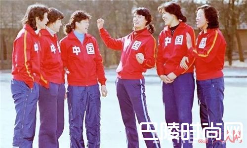 运动衣如何穿搭？_去翻翻咱妈的衣橱 你就知道什么叫做时髦！