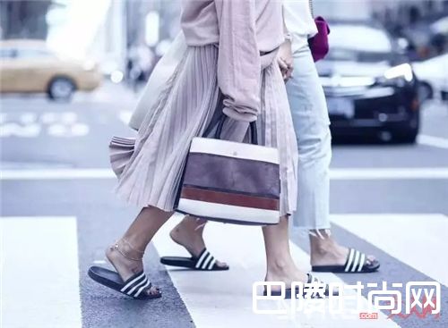 澡堂拖鞋如何穿搭？_去翻翻咱妈的衣橱 你就知道什么叫做时髦！
