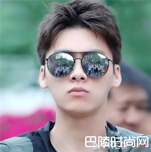 飞行员墨镜怎么戴?_来自韩国的墨镜品牌 总有适合你脸型的墨镜!