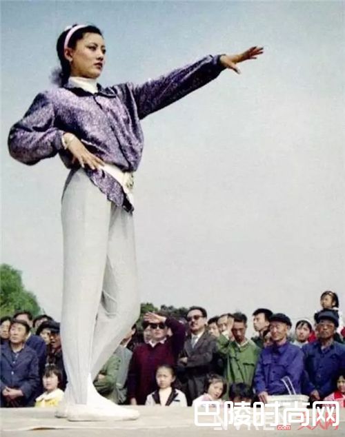 踩脚裤如何穿搭？_去翻翻咱妈的衣橱 你就知道什么叫做时髦！