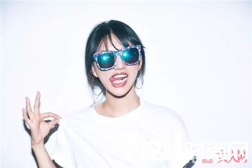 D形墨镜怎么戴？_来自韩国的墨镜品牌 总有适合你脸型的墨镜！