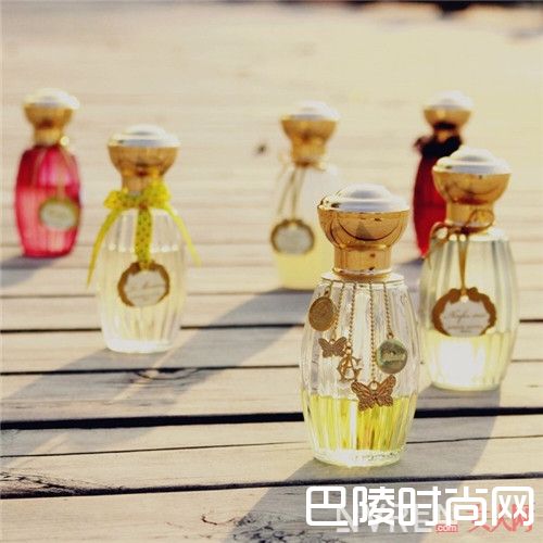 Le Chevrefeuille花香型绿色调的女用香水简介_好闻又小众的香水推荐:26款好闻又小众的香水全部推荐给你!