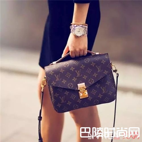 LV邮差包_17上半年最热销的包包TOP10 你有种草吗？