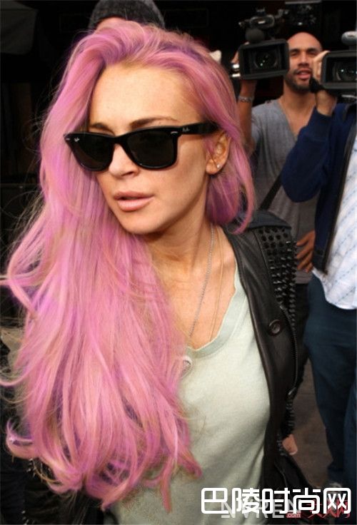 2017女生柔美粉红发色流行重点是什么_2017女生发型流行什么？6大流行趋势是什么？