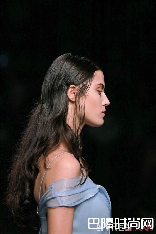 2017女生发型流行美人鱼卷吗_2017女生发型流行什么？6大流行趋势是什么？