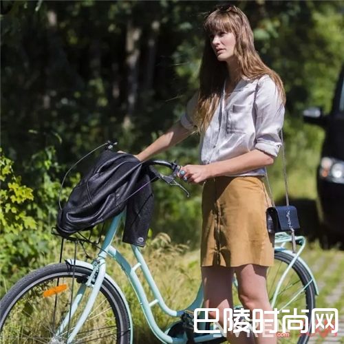 个性半裙如何穿搭?_带你在单车上放飞 优雅的都踩出Cycle chic
