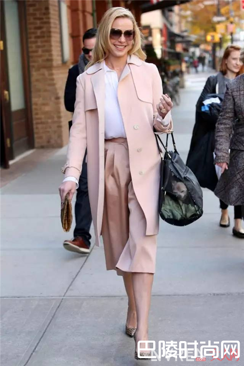 粉色阔腿裤介绍_夏天既想清凉又想时髦?这条裤子满足你