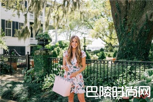 什么是裹身裙_今夏最美5条裙子 跟着这位时尚达人穿错不了