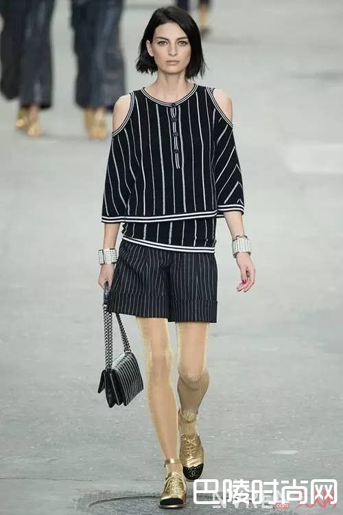 T字露肩介绍_会露肩的女人才是真正的穿衣高手