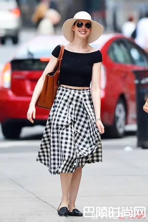 一字露肩穿法介绍_会露肩的女人才是真正的穿衣高手