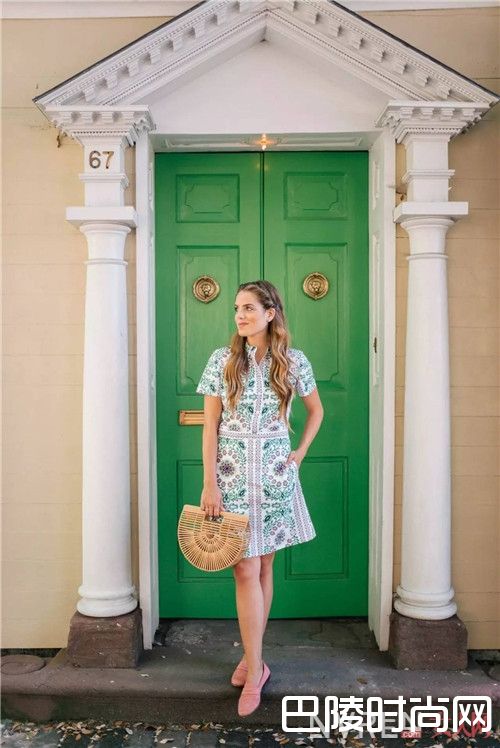 印花裙介绍_今夏最美5条裙子 跟着这位时尚达人穿错不了