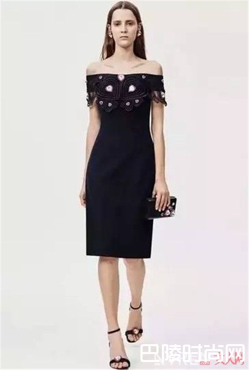 一字露肩穿法介绍_会露肩的女人才是真正的穿衣高手