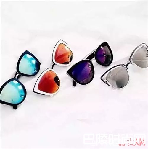 Quay墨镜_最佳的点睛单品 你的凹造型就差一副墨镜！