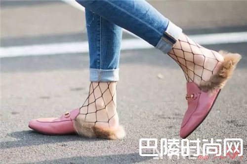 穆勒拖鞋如何搭配？_今夏最新潮流单品 想要不时髦都难了！