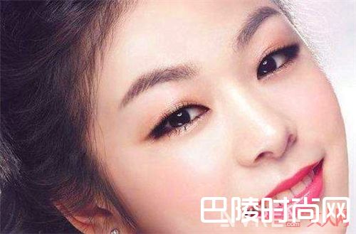 眼妆脱妆怎么办？_学会这些防脱妆技能 从这个夏天开始告别脱妆尴尬