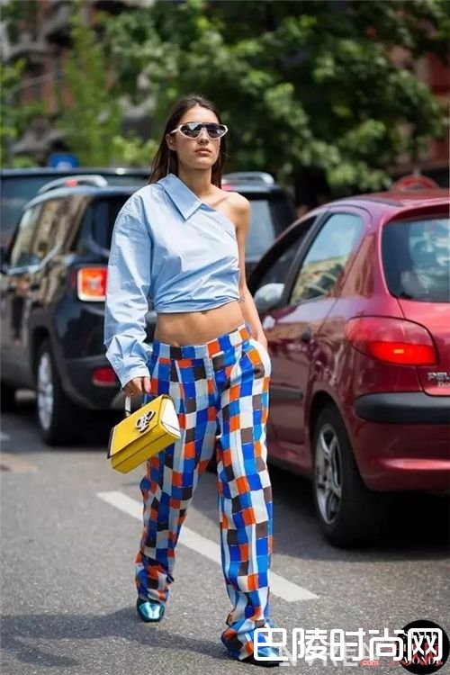 斜肩上衣如何搭配?_今夏最新潮流单品 想要不时髦都难了!