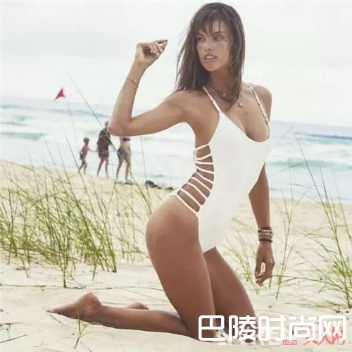 连身泳衣如何搭配?_今夏最新潮流单品 想要不时髦都难了!