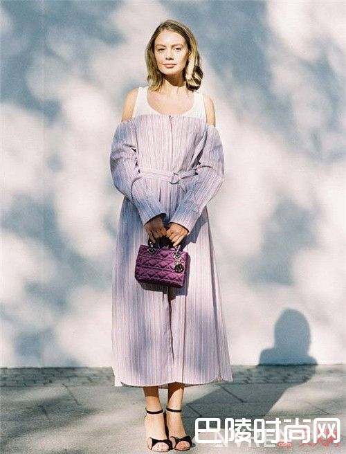 紫+白介绍_炎日下如何穿出清凉感？这几条配色建议请收下