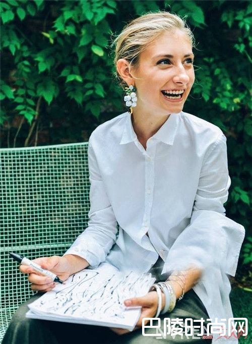 耳环介绍_细数那些能为你加分的小饰品 每一个是都小而精细