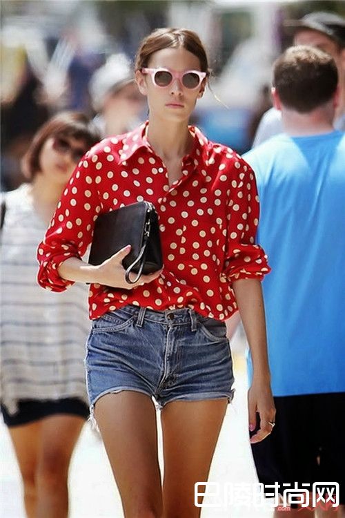 红+蓝介绍_这些搭配起来 路人看到你都会笑的颜色