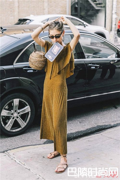 耳环介绍_细数那些能为你加分的小饰品 每一个是都小而精细