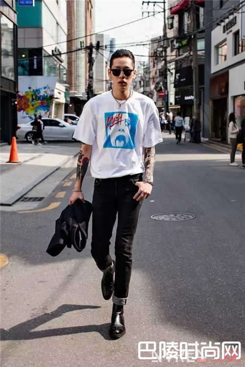百搭T恤介绍_看这里，教你如何让傻大个男朋友秒变型男