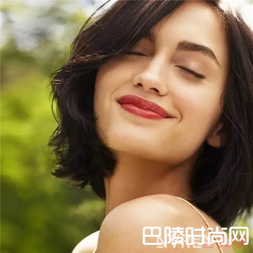 伯特小蜜蜂皇牌润唇膏_夏日滋润不黏腻的润唇膏 我就认准他家了！