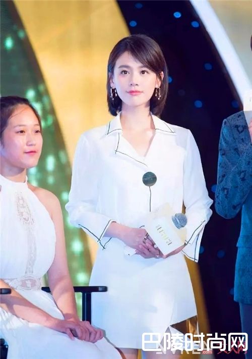 睡衣风衬衫如何搭配？_这个夏天不只有白衬衫 这4款衬衫帮你打造时髦