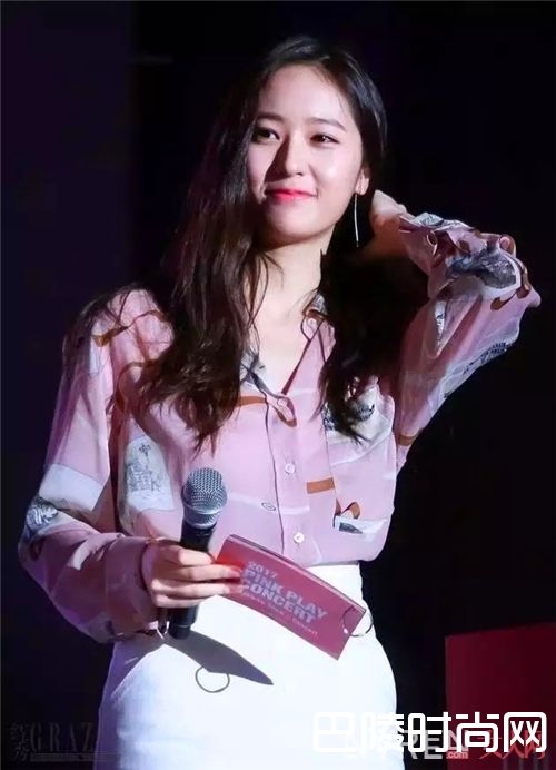  印花衬衫如何搭配？_这个夏天不只有白衬衫 这4款衬衫帮你打造时髦