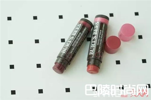 伯特小蜜蜂天然淡彩润唇膏_夏日滋润不黏腻的润唇膏 我就认准他家了！