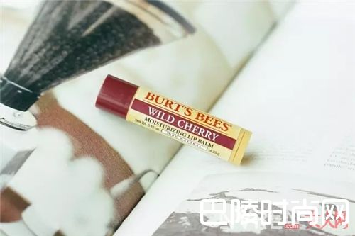 伯特小蜜蜂皇牌润唇膏_夏日滋润不黏腻的润唇膏 我就认准他家了！