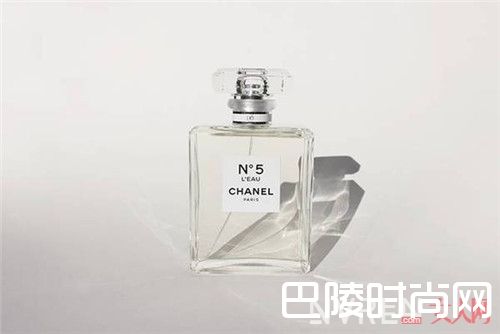 香奈儿 5号之水适合哪些职场女性_职场女性用香攻略:刚毕业的你,别错过这份香水榜单!