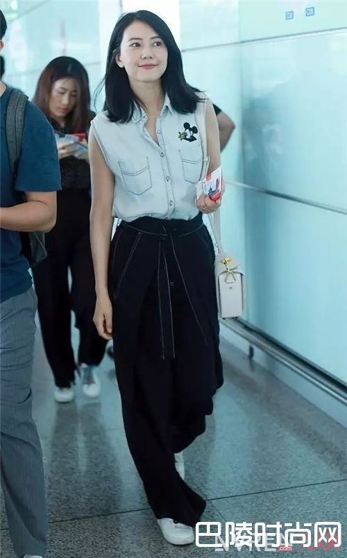 牛仔衬衫如何搭配?_这个夏天不只有白衬衫 这4款衬衫帮你打造时髦