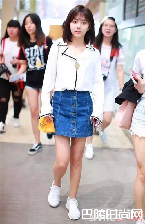 睡衣风衬衫如何搭配？_这个夏天不只有白衬衫 这4款衬衫帮你打造时髦