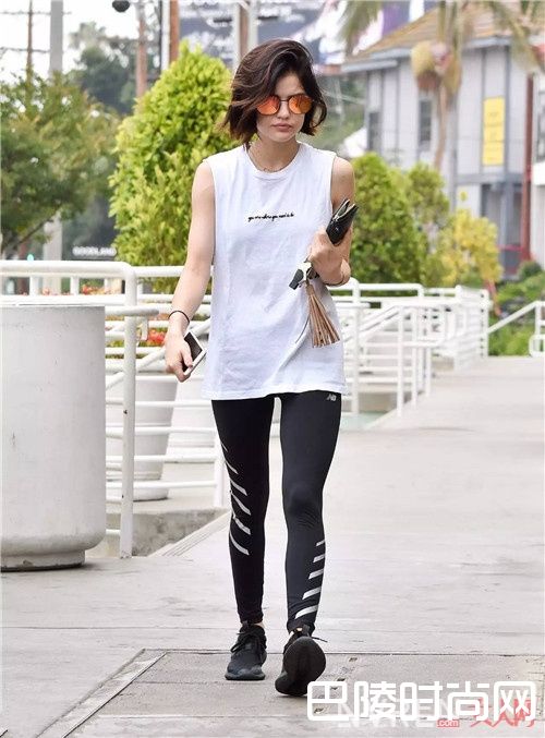 无袖背心+运动元素搭配介绍_还有比T恤还凉爽的衣服？我来教你怎么穿