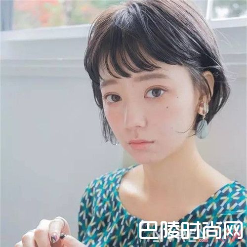 眉上刘海介绍_短发才是今年夏天的潮流 来看看这几款你是否满意