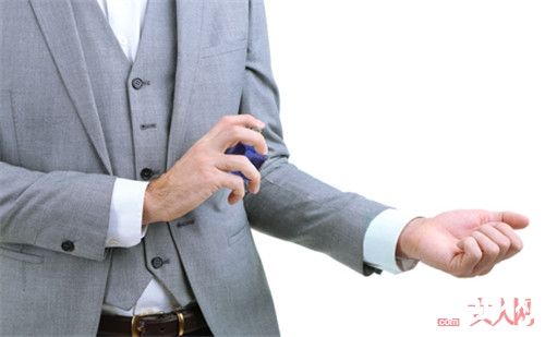 职场男生们对香水的要求是什么_初入职场男生选择哪种香水好？这6款香水适合职场新人吗？