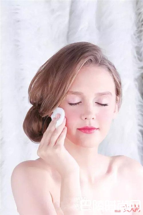 雅漾 舒护活泉喷雾简介_夏天零差评化妆水有哪些？14款零差评化妆水不能没有！