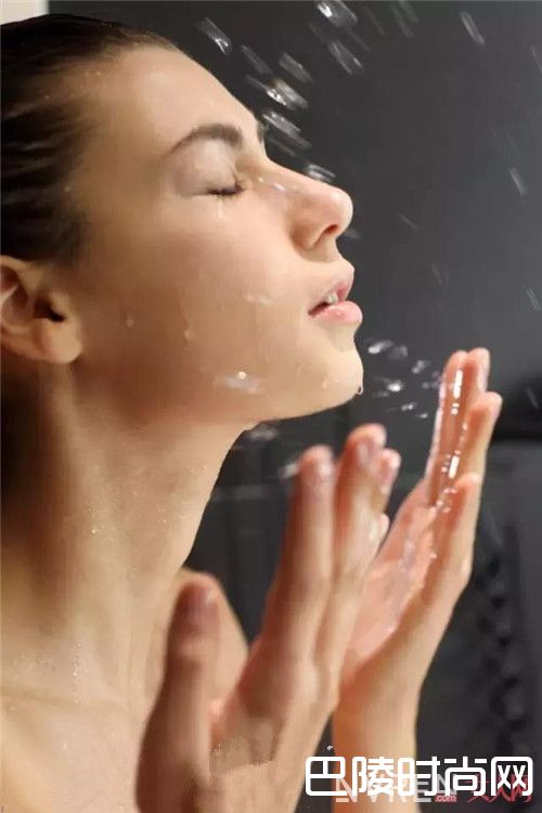 雅诗敦 活颜补水喷雾 简介_夏天零差评化妆水有哪些？12款零差评化妆水不能没有！