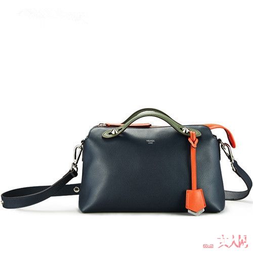 Fendi Peekaboo经典小黑包简介_小黑包有哪些经典款式？有品位的人都需要有一款小黑包！