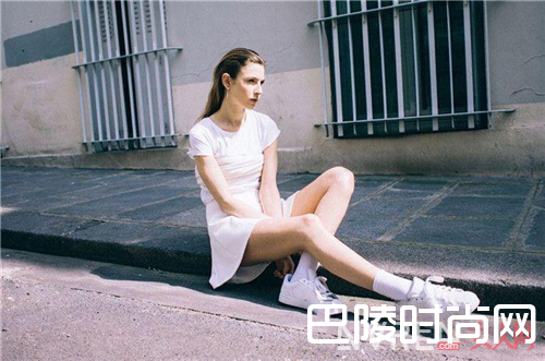 sneaker介绍_最减龄的搭配交给你了 别再让人叫阿姨了