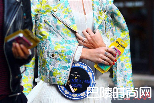 减龄元素不能少介绍_最减龄的搭配交给你了 别再让人叫阿姨了