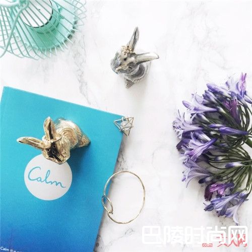 Oliver Bonas英国连锁珠宝家居品牌简介_夏日心机小众饰品搭配：花小钱就能变时尚的小众耳饰分享给你！