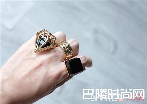 &Other Stories小众饰品品牌简介_夏日心机小众饰品搭配:花小钱就能变时尚的小众耳饰分享给你!