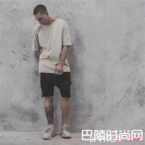 大地色T恤如何搭配？_告别黑白tee 这些有颜色的T恤让你帅出不同！