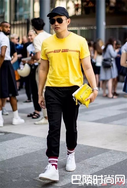  黄色T恤如何搭配？_告别黑白tee 这些有颜色的T恤让你帅出不同！