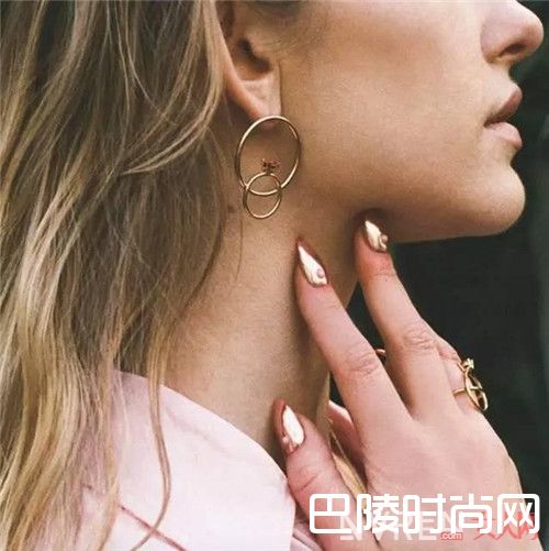 如何选择适合自己的脸型耳饰_夏日小众饰品搭配:花小钱就能变时尚的小众耳饰分享给你!