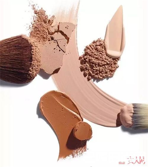 美宝莲黑金气垫_刚学化妆？这三个品牌的9件单品让你不踩雷！