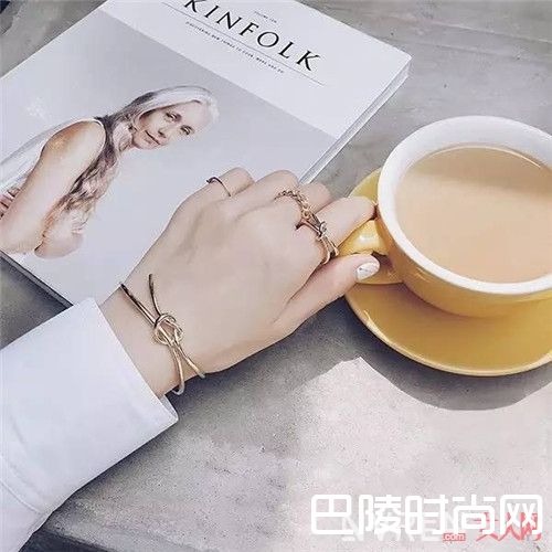 Fawn x Fern新加坡品牌饰品简介_夏日心机小众饰品搭配：花小钱就能变时尚的小众耳饰分享给你！